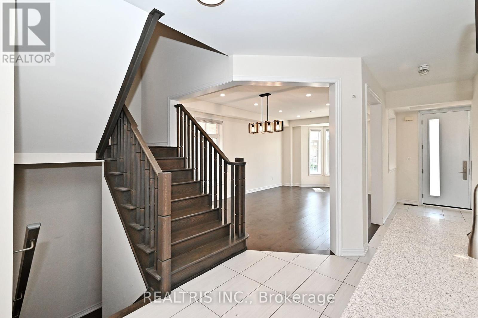 Photo 16 of 35 Gordon Landon Drive, Markham ON