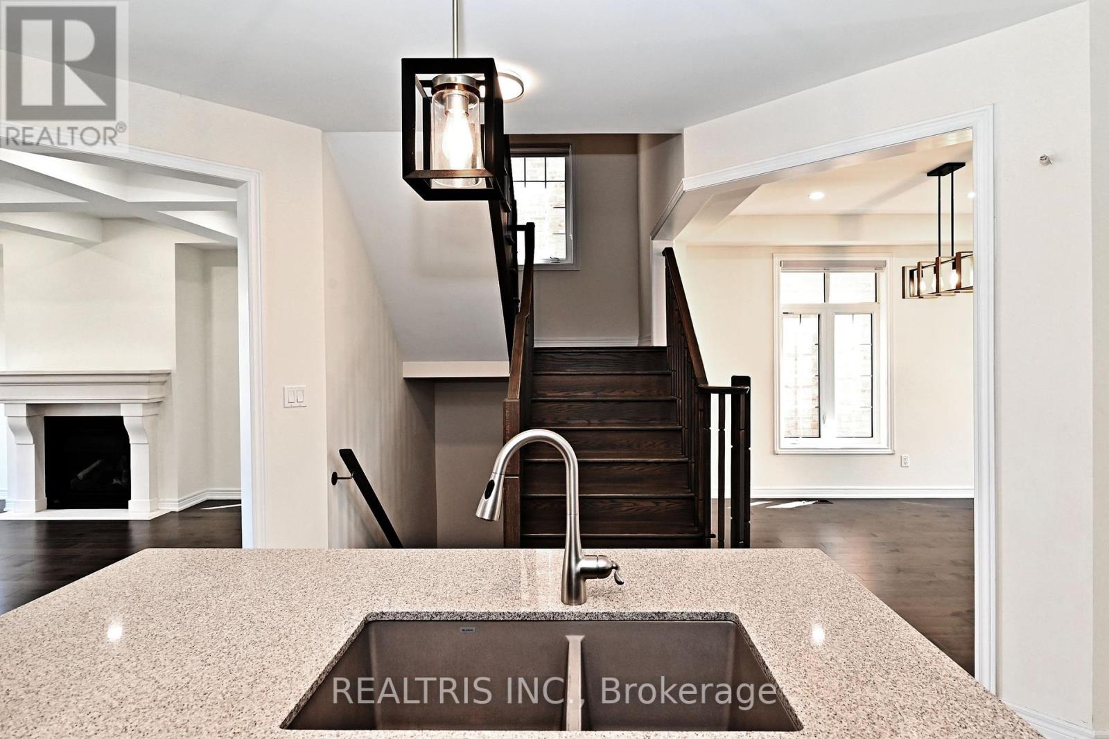 Photo 17 of 35 Gordon Landon Drive, Markham ON