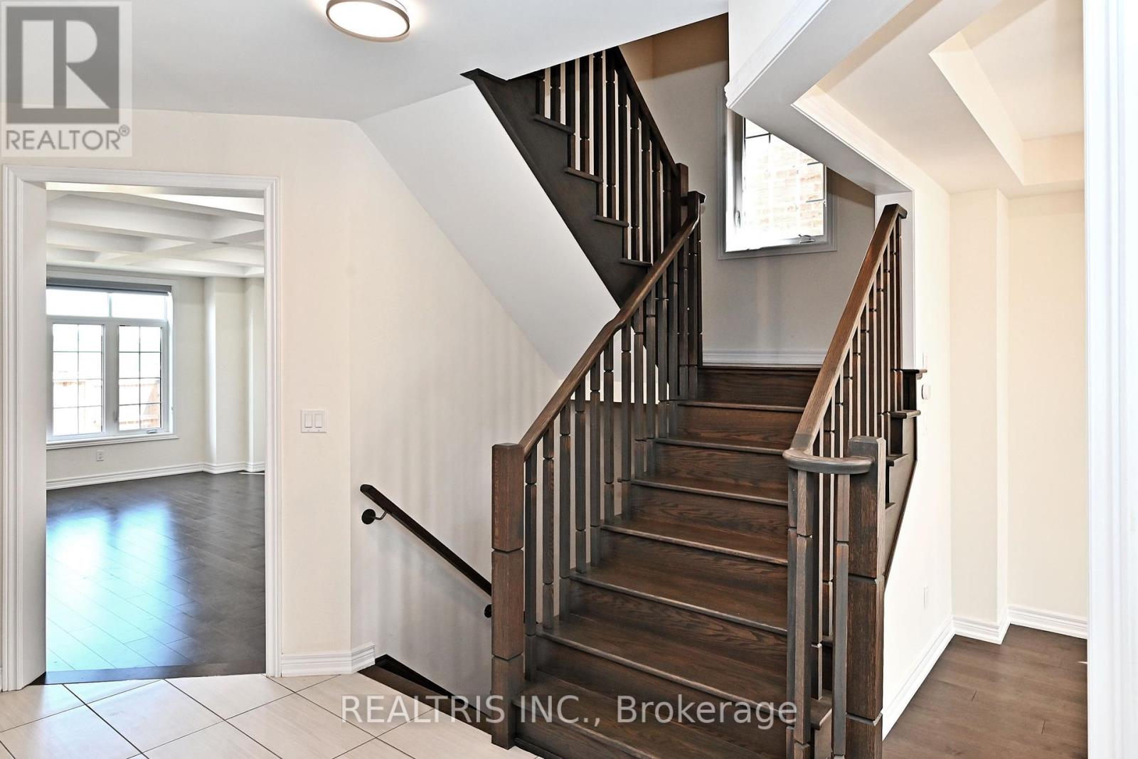 Photo 18 of 35 Gordon Landon Drive, Markham ON