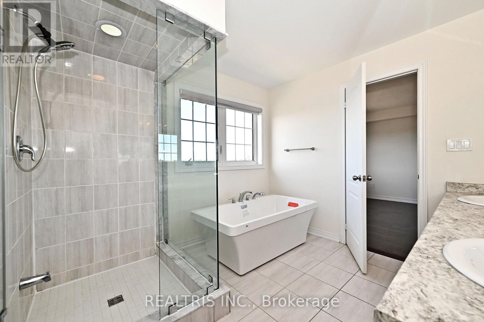 Photo 23 of 35 Gordon Landon Drive, Markham ON