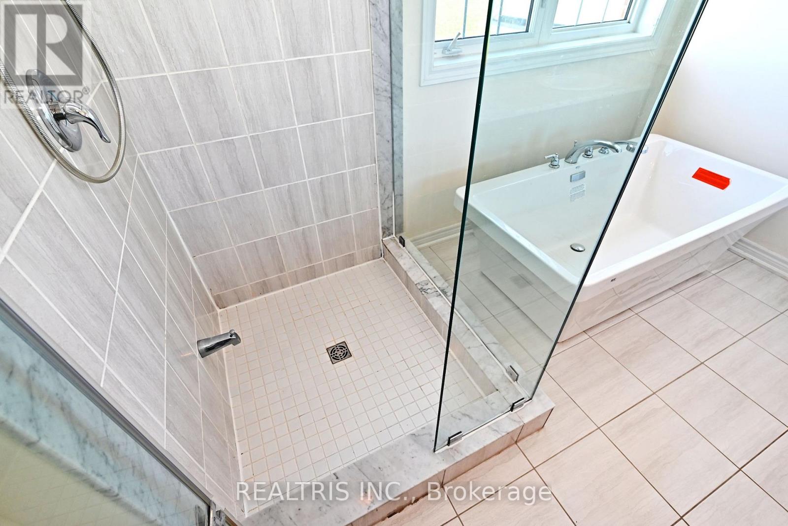 Photo 24 of 35 Gordon Landon Drive, Markham ON