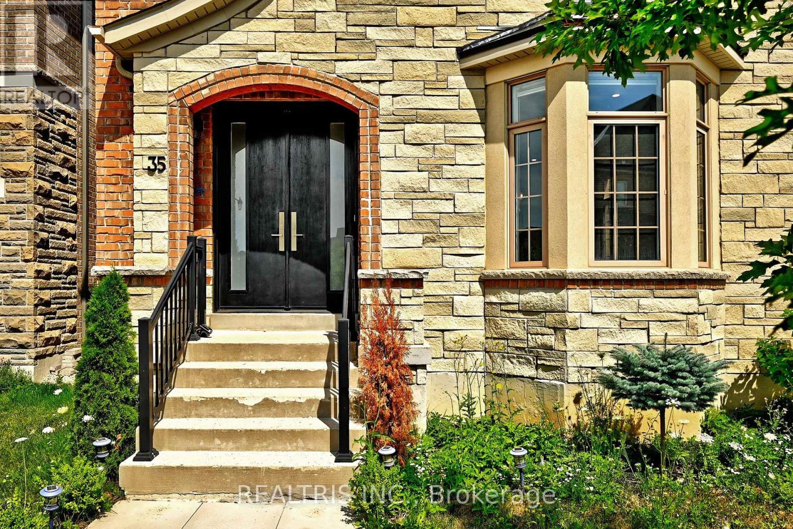 Photo 3 of 35 Gordon Landon Drive, Markham ON