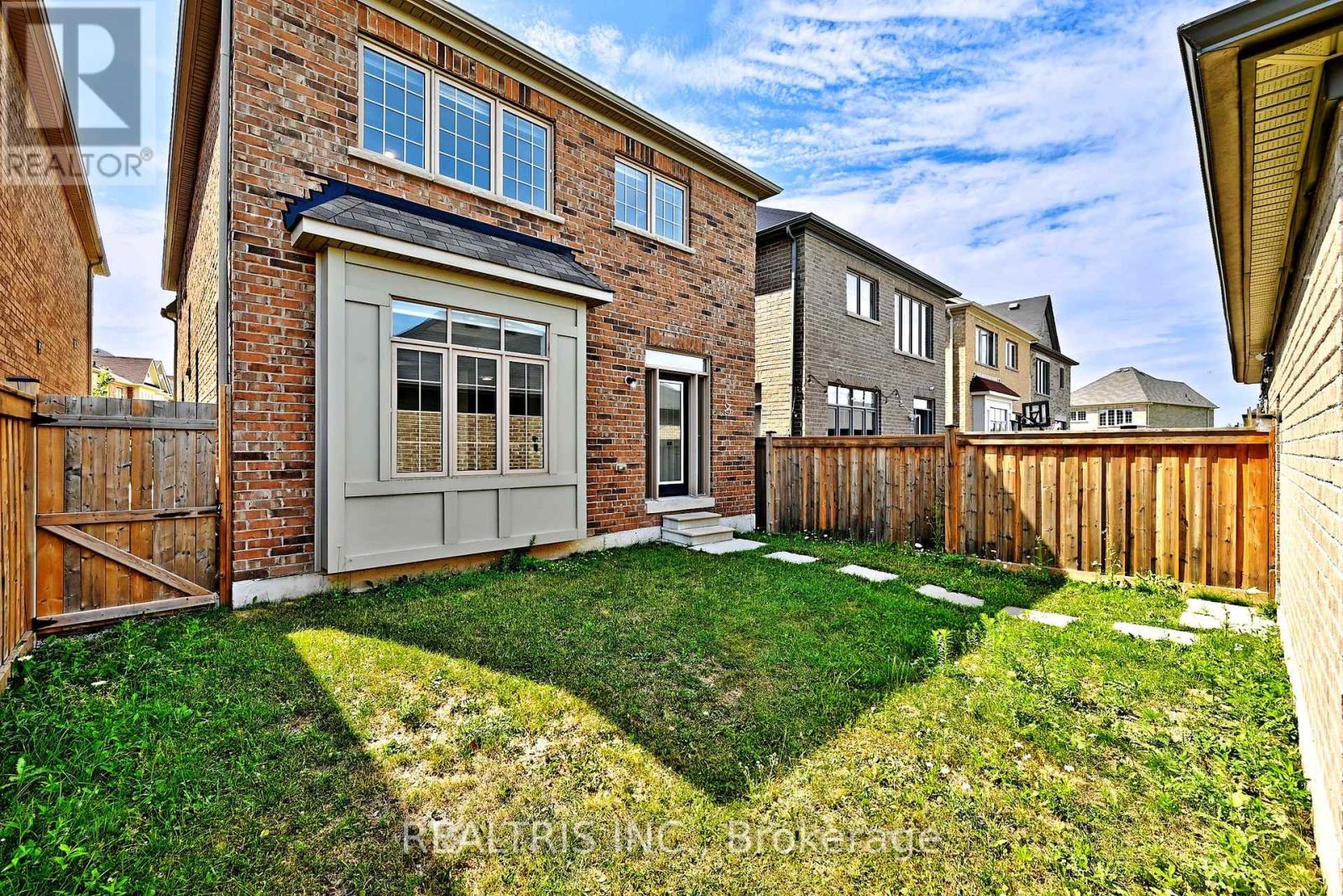 Photo 33 of 35 Gordon Landon Drive, Markham ON