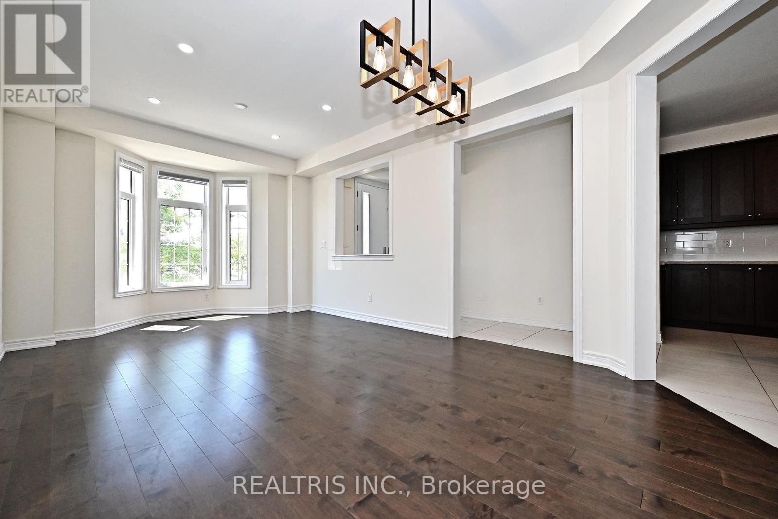 Photo 5 of 35 Gordon Landon Drive, Markham ON