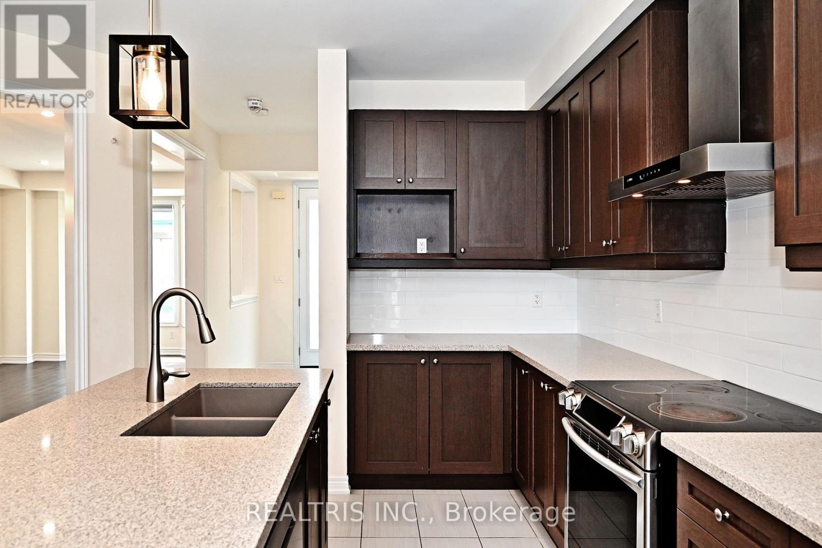 Photo 8 of 35 Gordon Landon Drive, Markham ON
