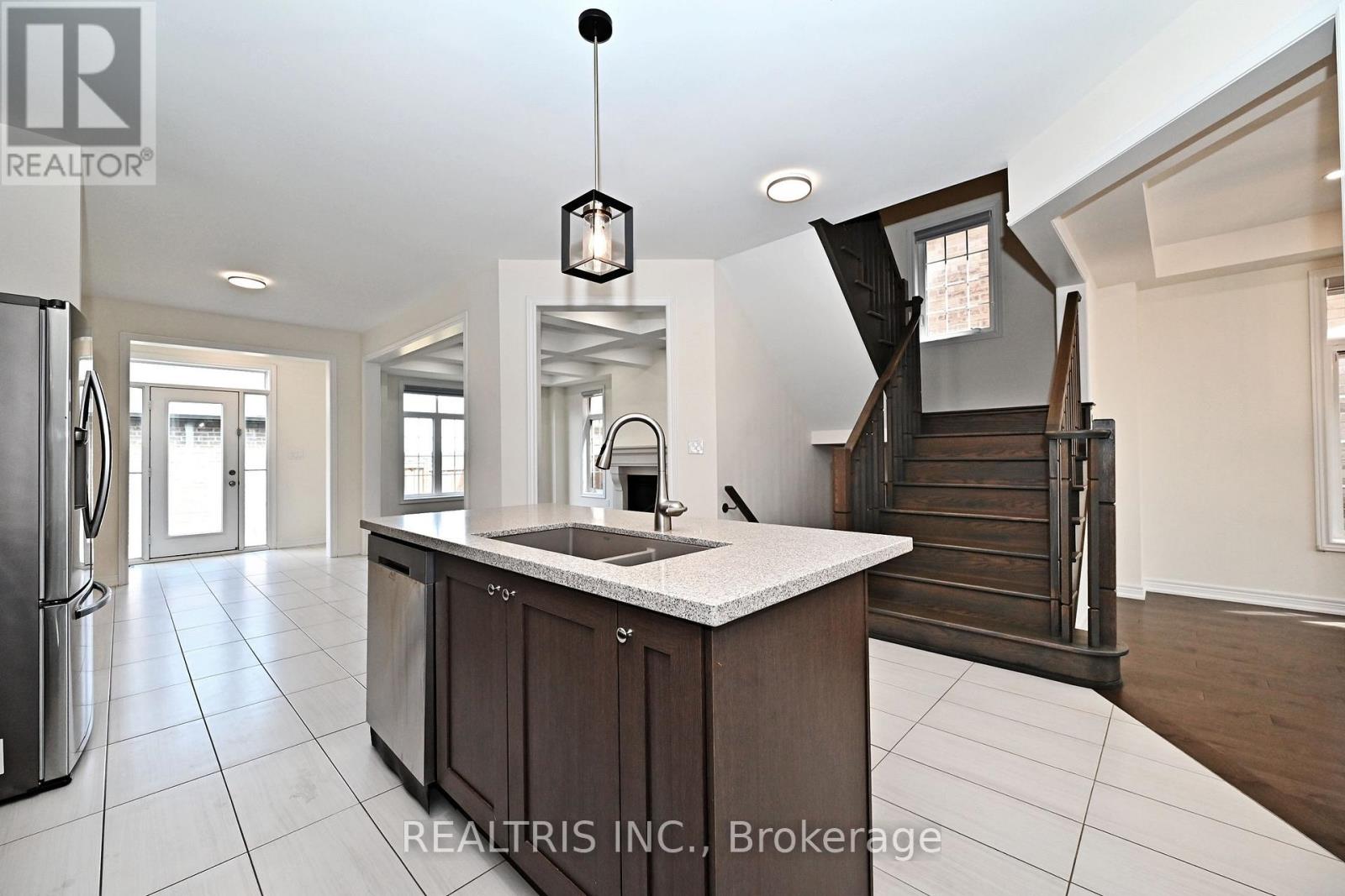 Photo 9 of 35 Gordon Landon Drive, Markham ON