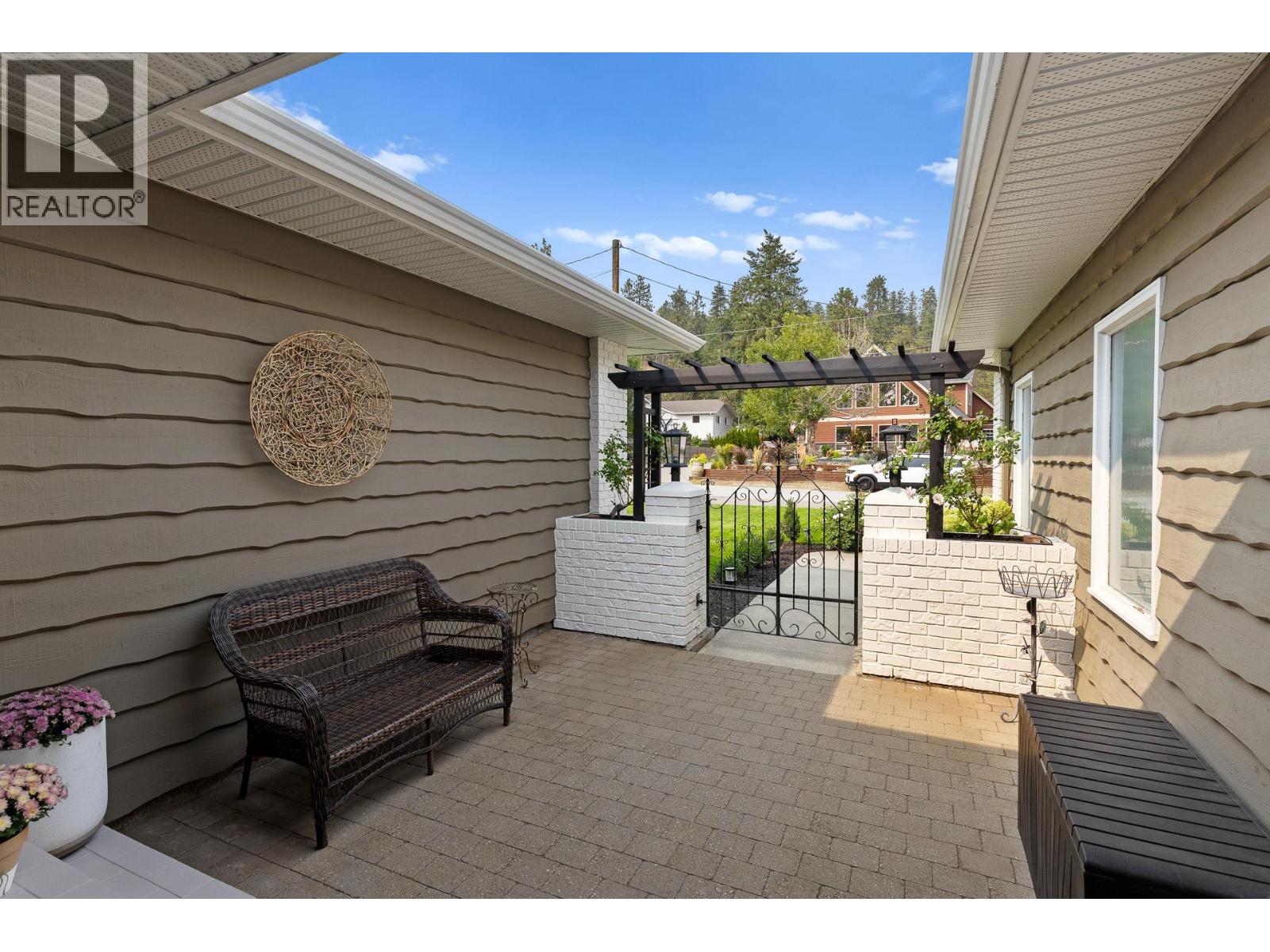  4215 6th Avenue, Peachland