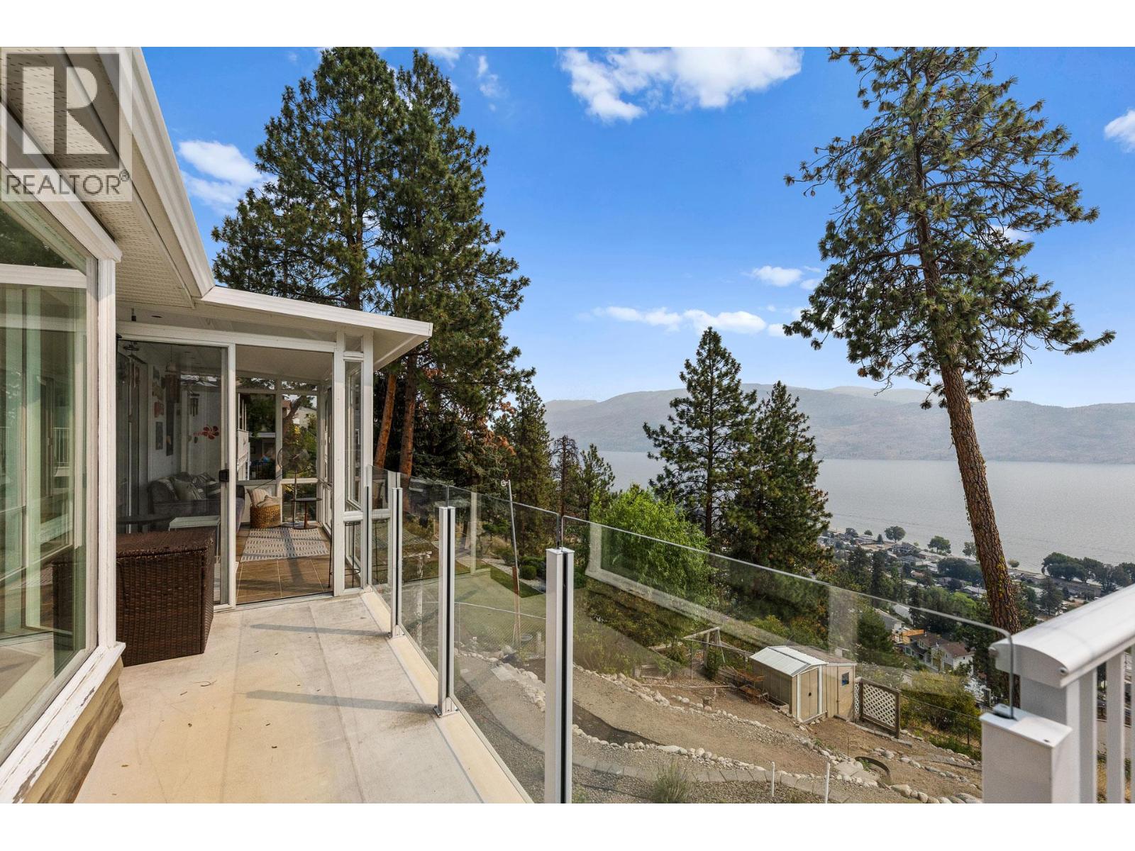  4215 6th Avenue, Peachland