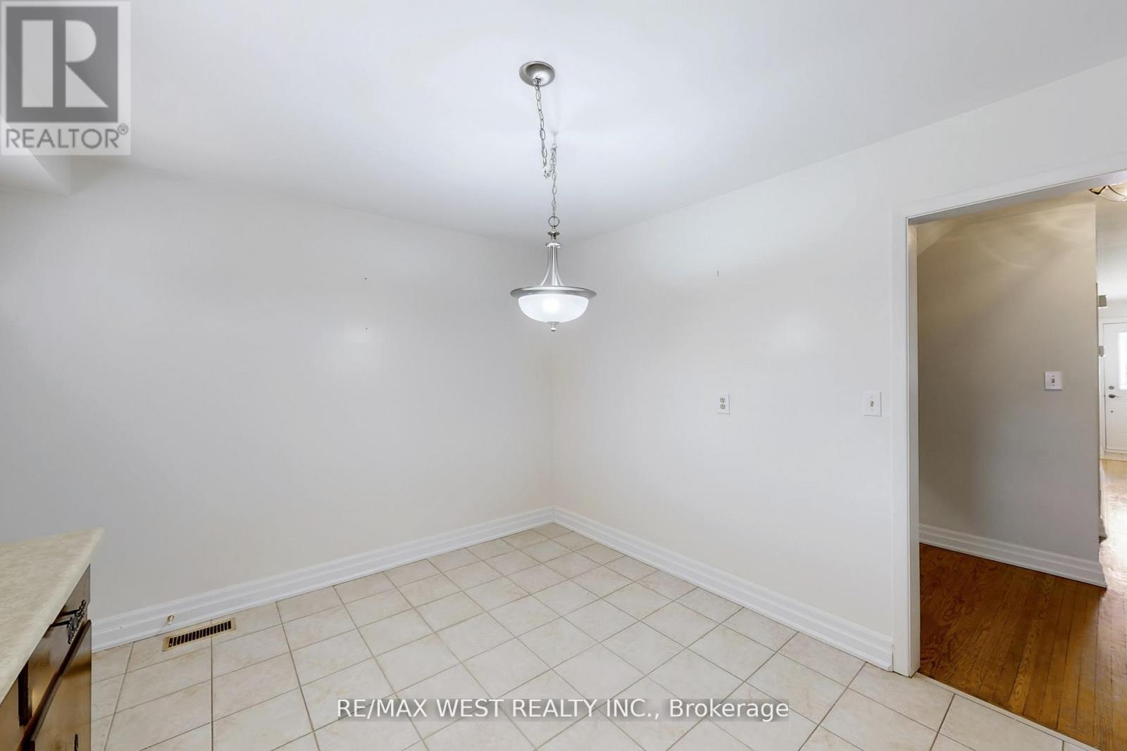 Photo 19 of 304 Concord Avenue, Toronto ON