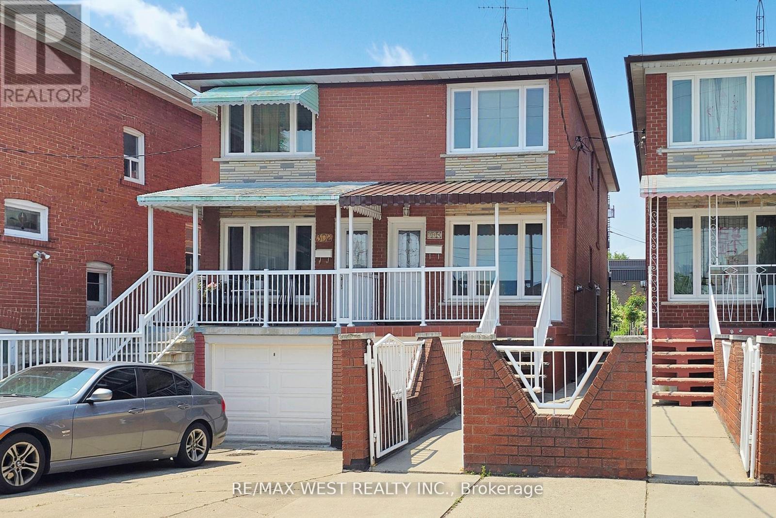 Photo 3 of 304 Concord Avenue, Toronto ON