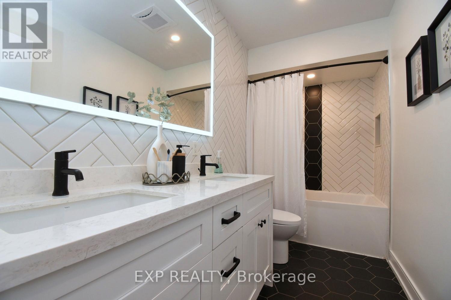 Photo 17 of 179 Willowridge Road, Toronto ON