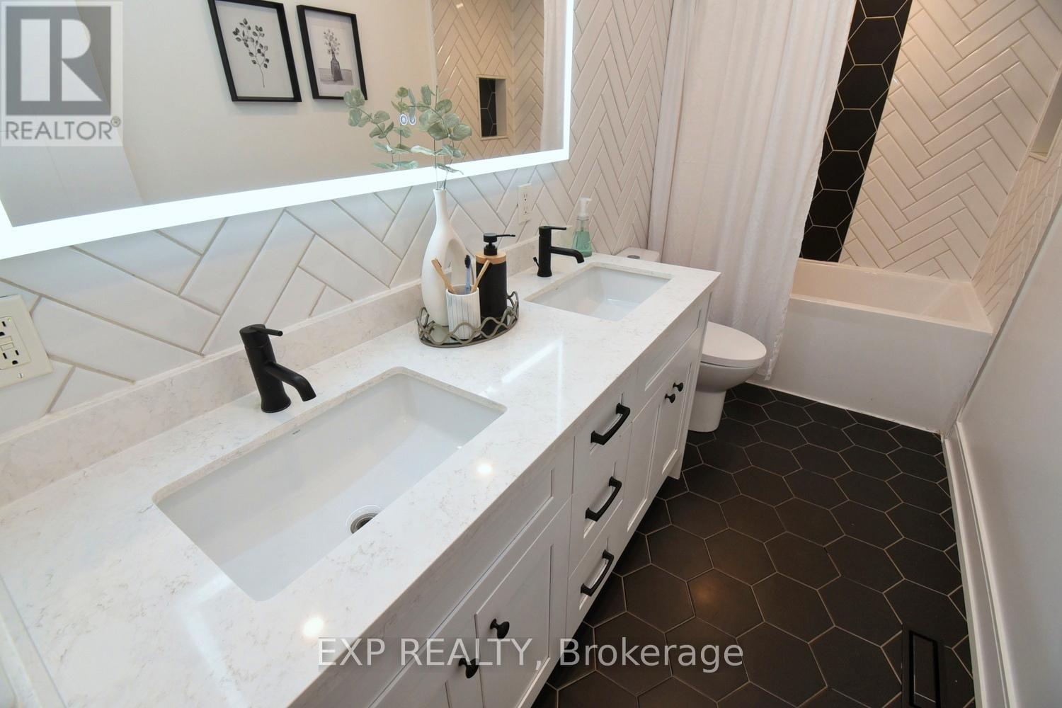 Photo 18 of 179 Willowridge Road, Toronto ON