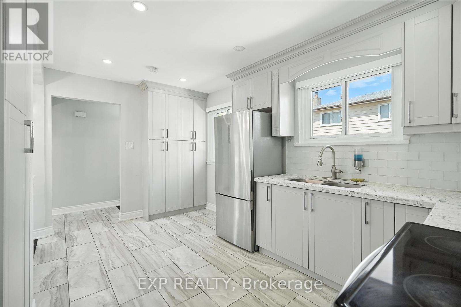 Photo 11 of 387 Archdekin Drive, Brampton ON