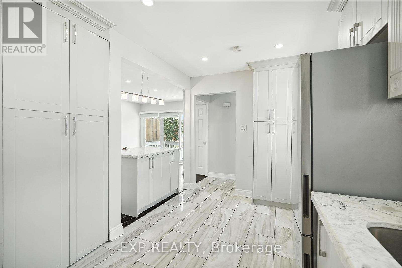 Photo 12 of 387 Archdekin Drive, Brampton ON