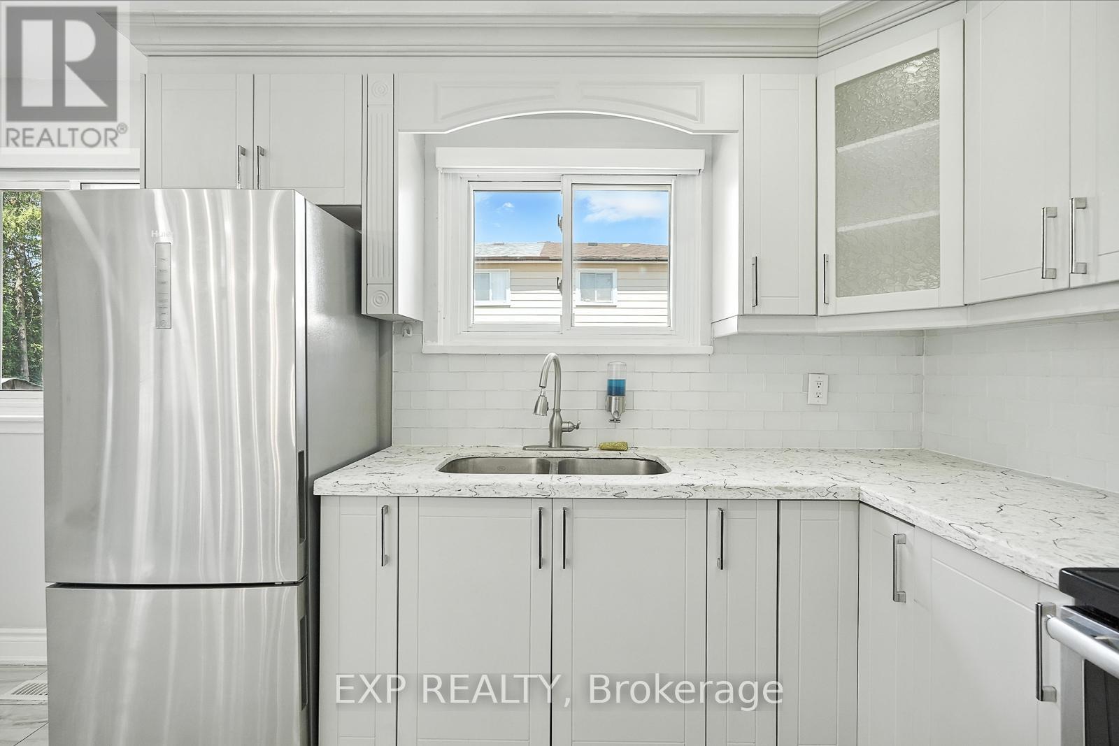 Photo 13 of 387 Archdekin Drive, Brampton ON