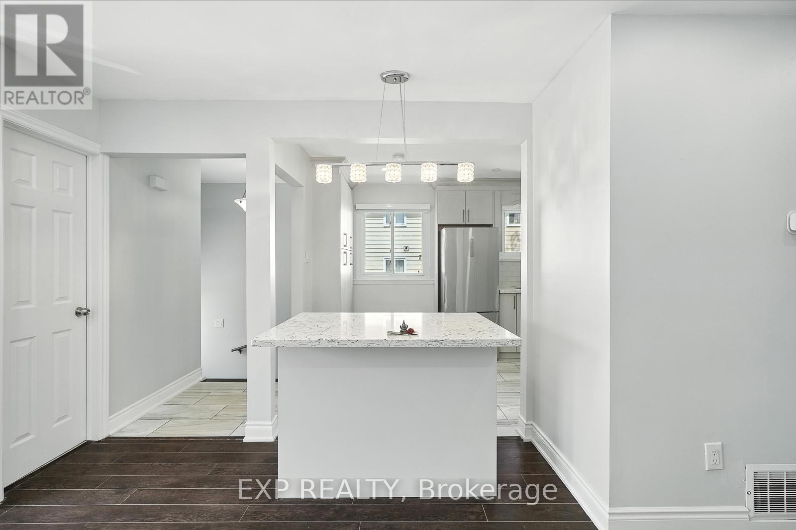 Photo 8 of 387 Archdekin Drive, Brampton ON