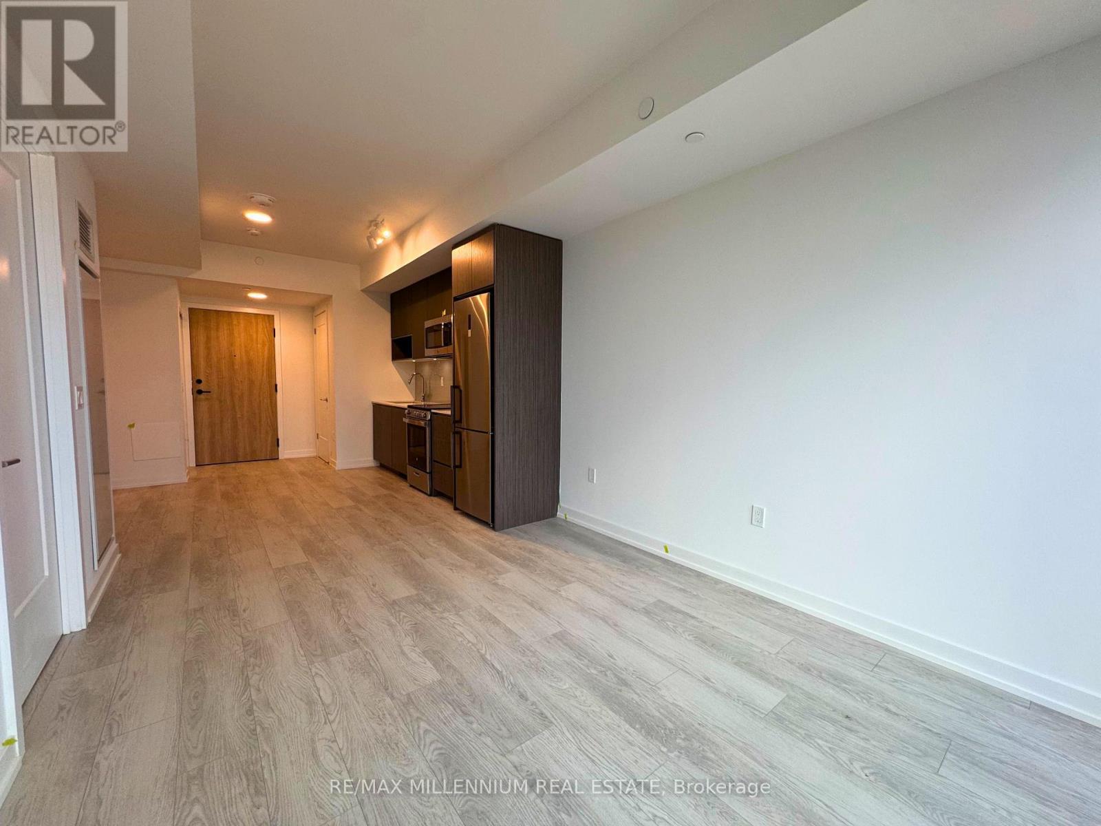 Photo 5 of 419 801 The Queens Way, Toronto ON
