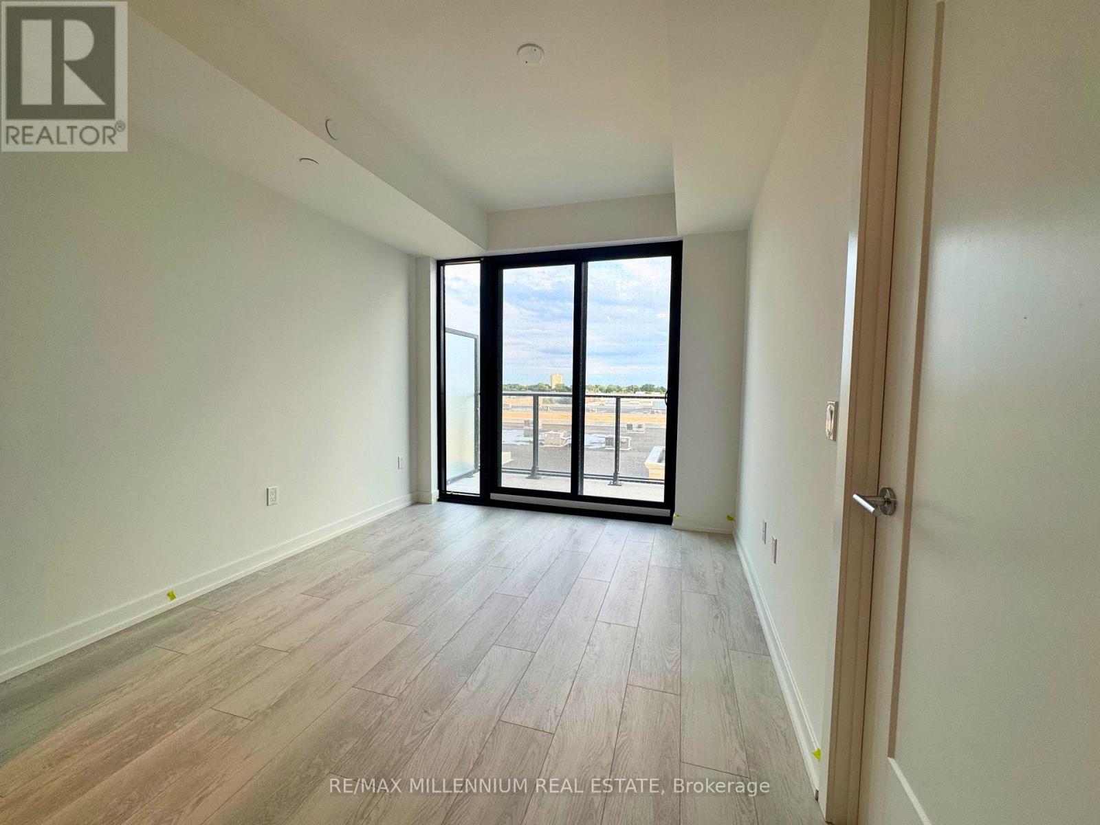 Photo 6 of 419 801 The Queens Way, Toronto ON