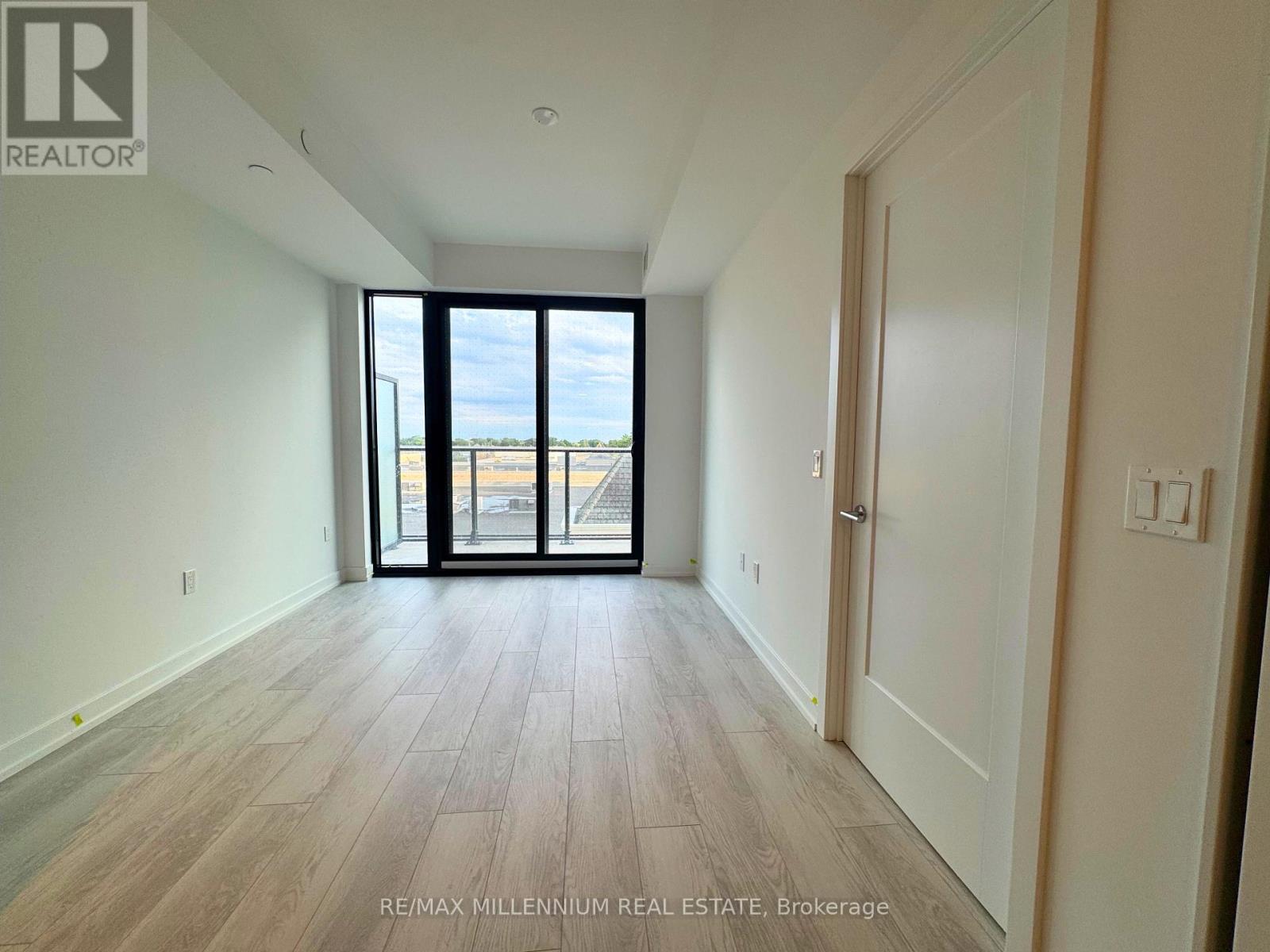 Photo 9 of 419 801 The Queens Way, Toronto ON