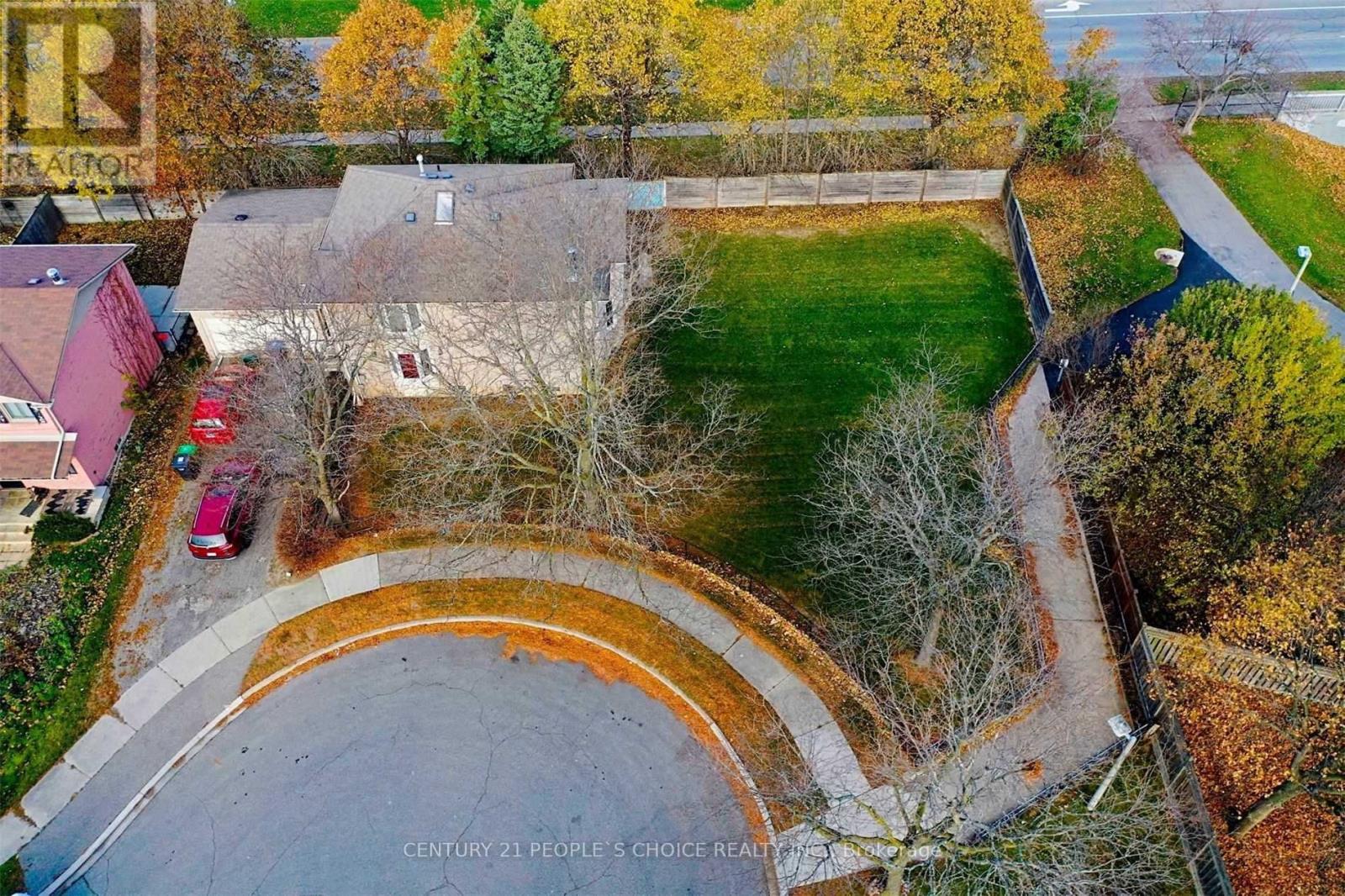Photo 7 of 28 A Steven Court, Brampton ON