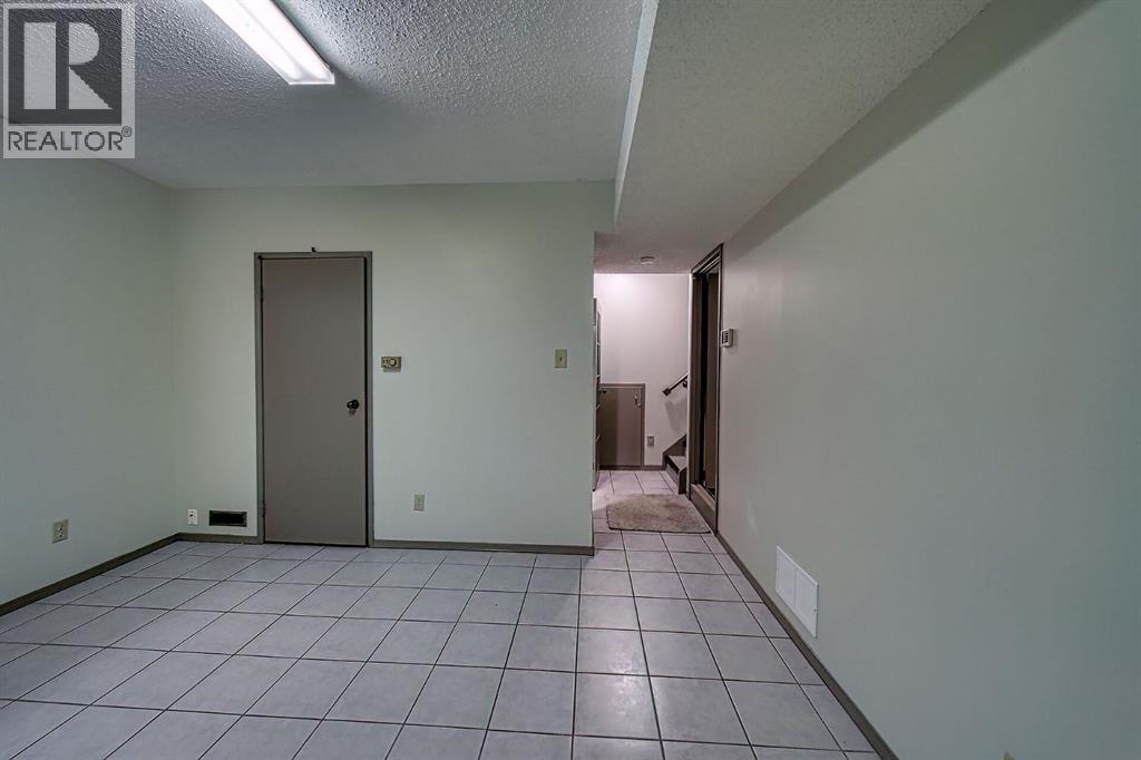 Photo 35 of 11147 Southdale Road Sw, Calgary AB