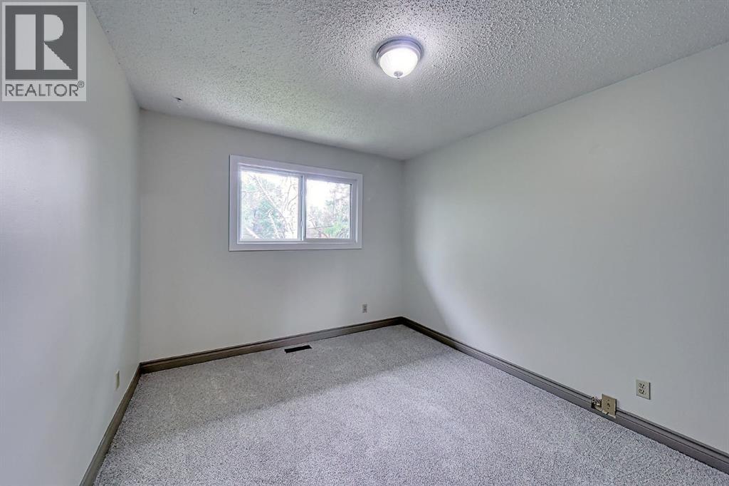 Photo 23 of 11147 Southdale Road Sw, Calgary AB
