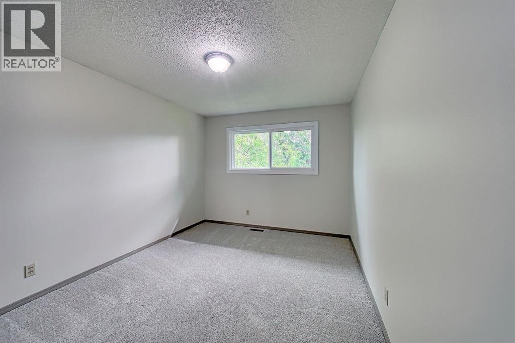 Photo 25 of 11147 Southdale Road Sw, Calgary AB