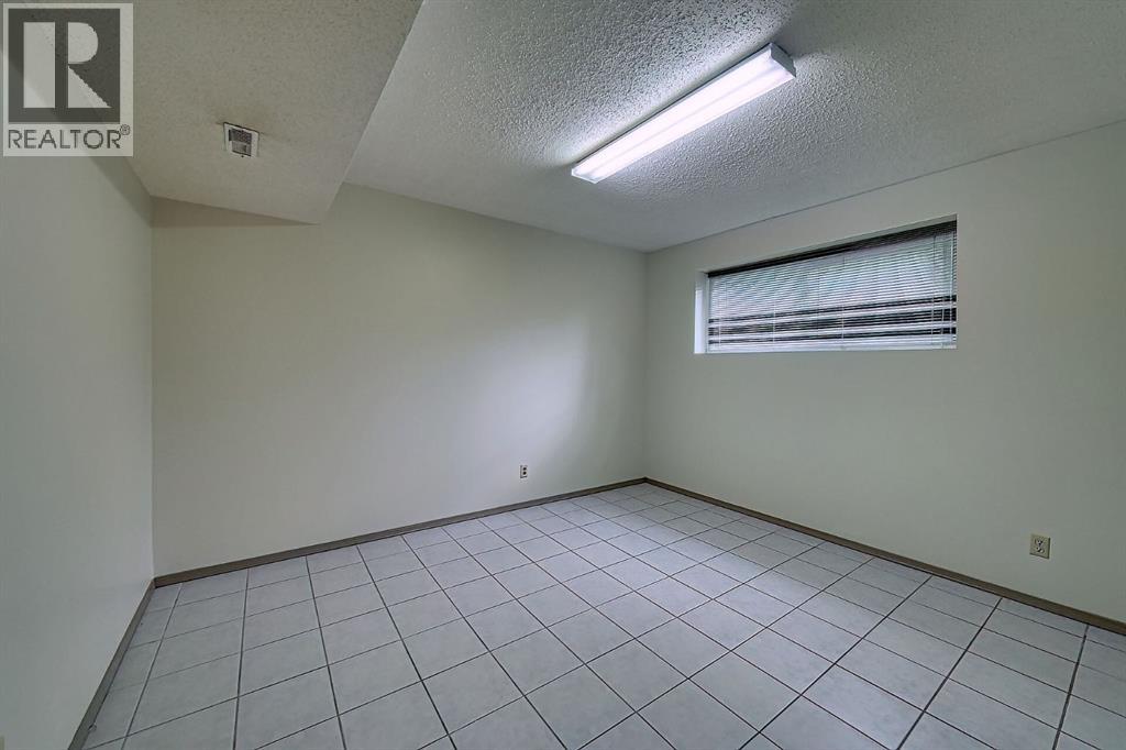 Photo 34 of 11147 Southdale Road Sw, Calgary AB