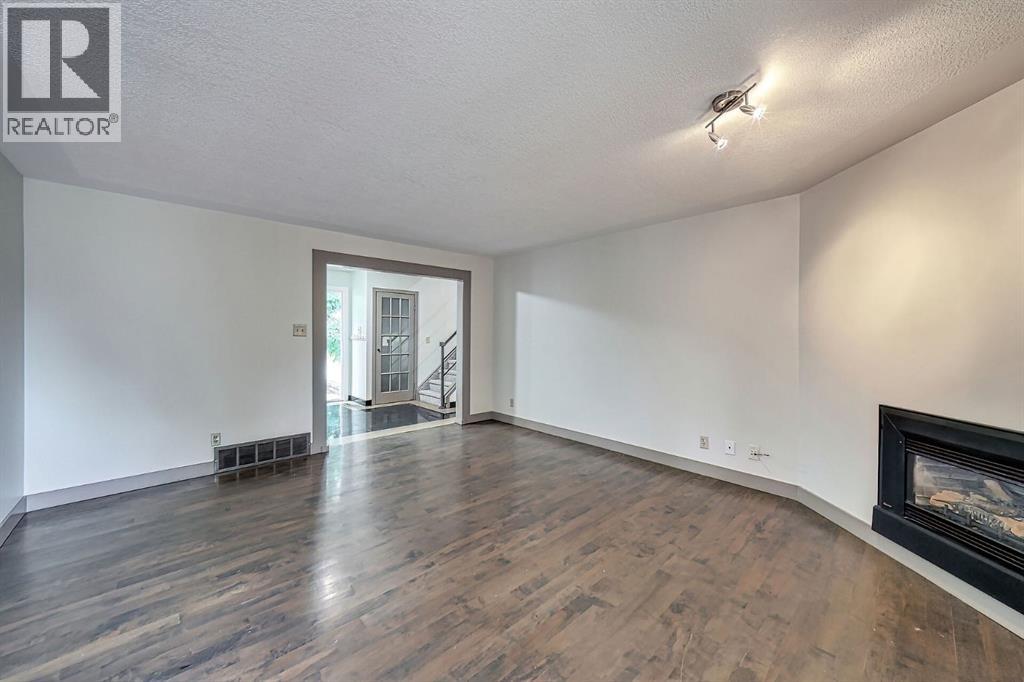 Photo 8 of 11147 Southdale Road Sw, Calgary AB