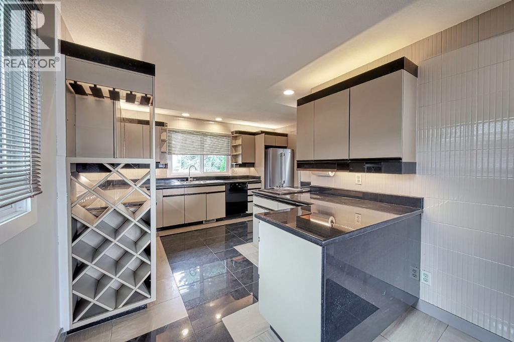 Photo 14 of 11147 Southdale Road Sw, Calgary AB
