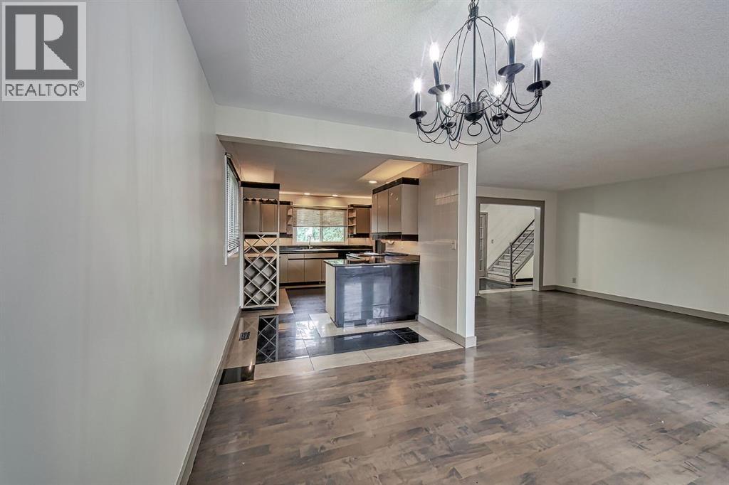 Photo 11 of 11147 Southdale Road Sw, Calgary AB