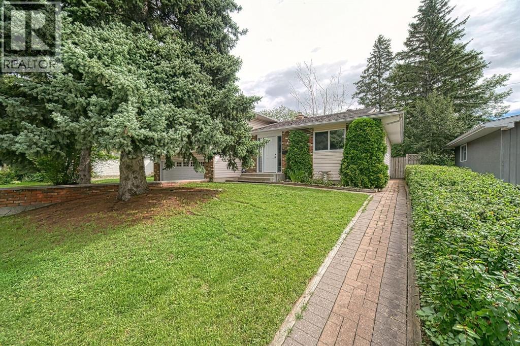 Photo 3 of 11147 Southdale Road Sw, Calgary AB