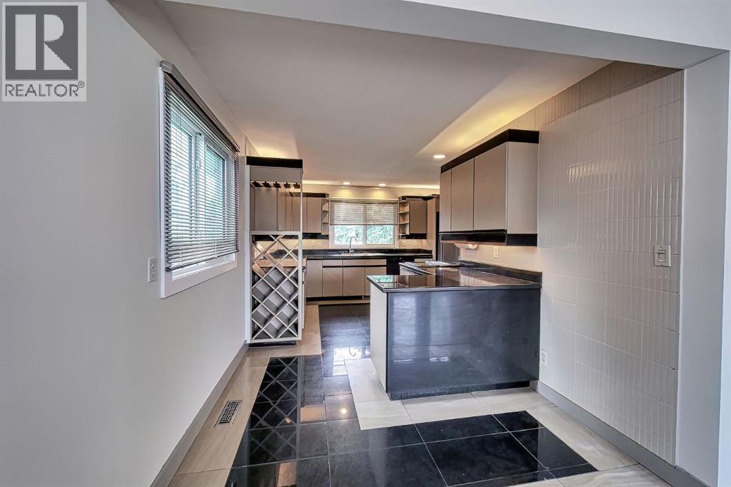 Photo 13 of 11147 Southdale Road Sw, Calgary AB