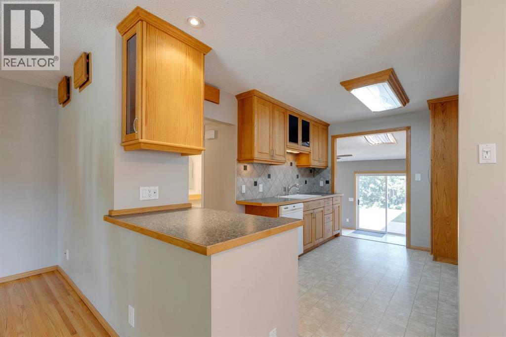 Photo 11 of 724 35 A Street Nw, Calgary AB