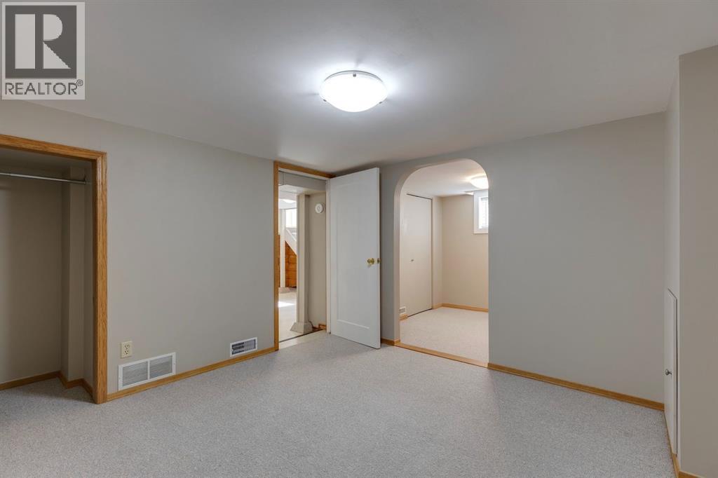Photo 29 of 724 35 A Street Nw, Calgary AB