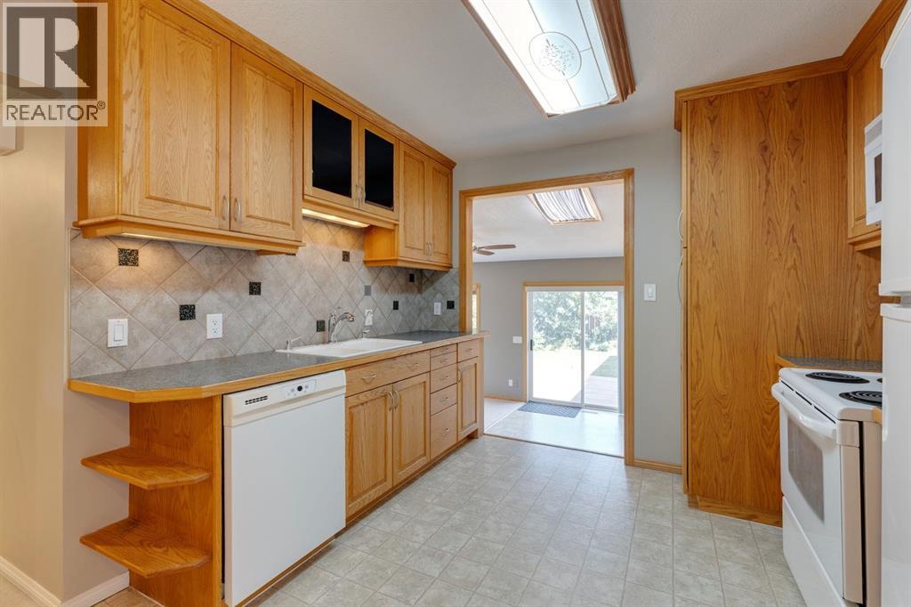 Photo 12 of 724 35 A Street Nw, Calgary AB