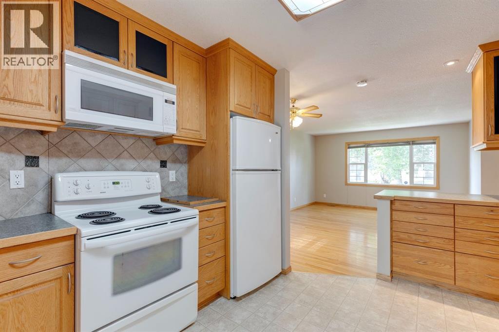 Photo 14 of 724 35 A Street Nw, Calgary AB