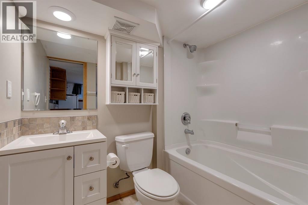 Photo 27 of 724 35 A Street Nw, Calgary AB