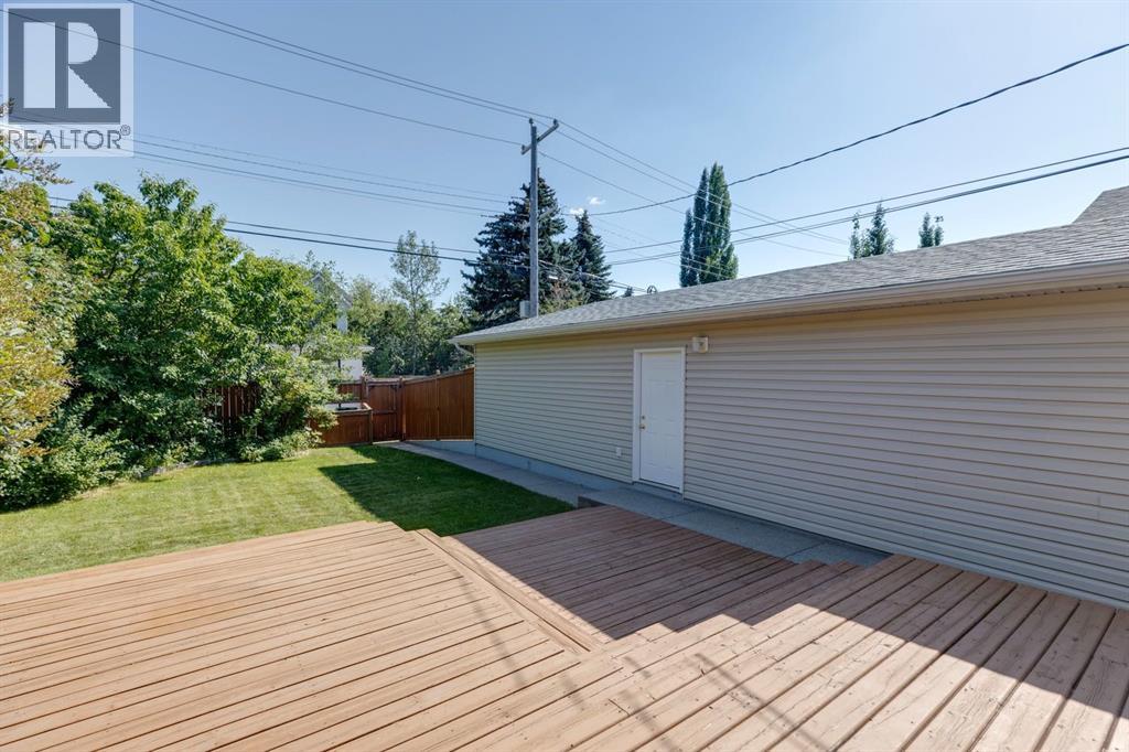 Photo 3 of 724 35 A Street Nw, Calgary AB