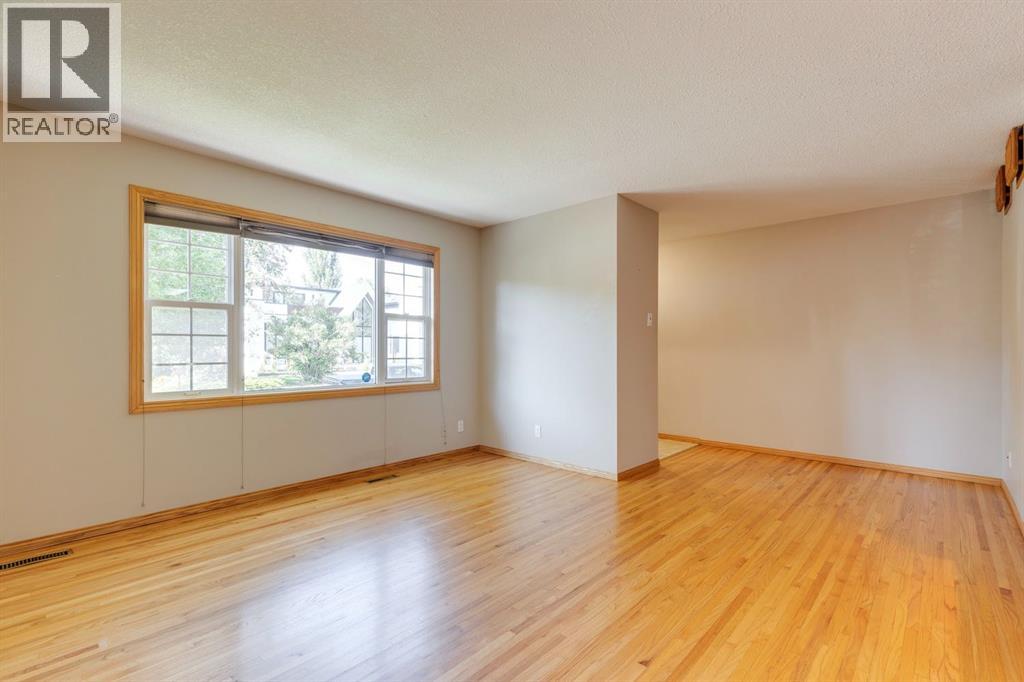 Photo 9 of 724 35 A Street Nw, Calgary AB