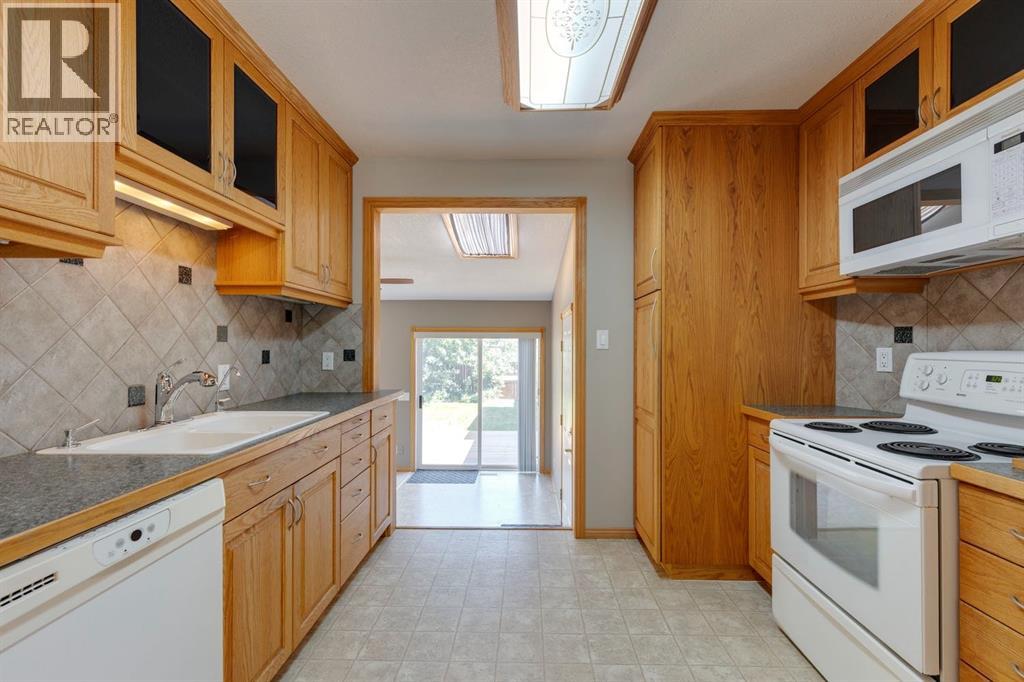 Photo 13 of 724 35 A Street Nw, Calgary AB