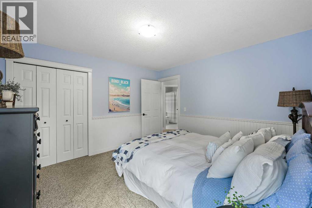 Photo 33 of 37 Coopers Close Sw, Airdrie AB
