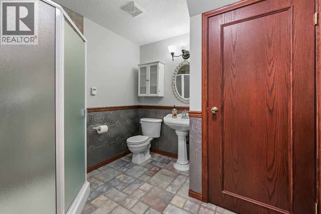 Photo 40 of 37 Coopers Close Sw, Airdrie AB