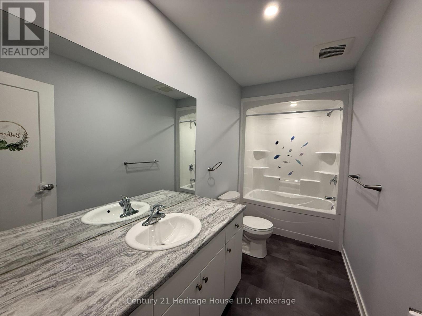 Photo 12 of 249 Dain Avenue, Welland ON