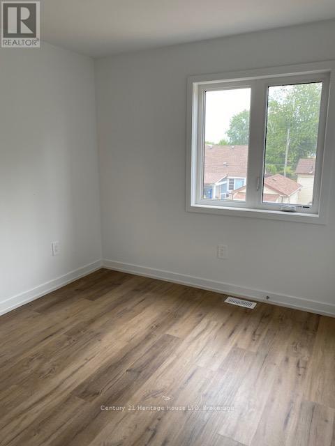 Photo 18 of 249 Dain Avenue, Welland ON