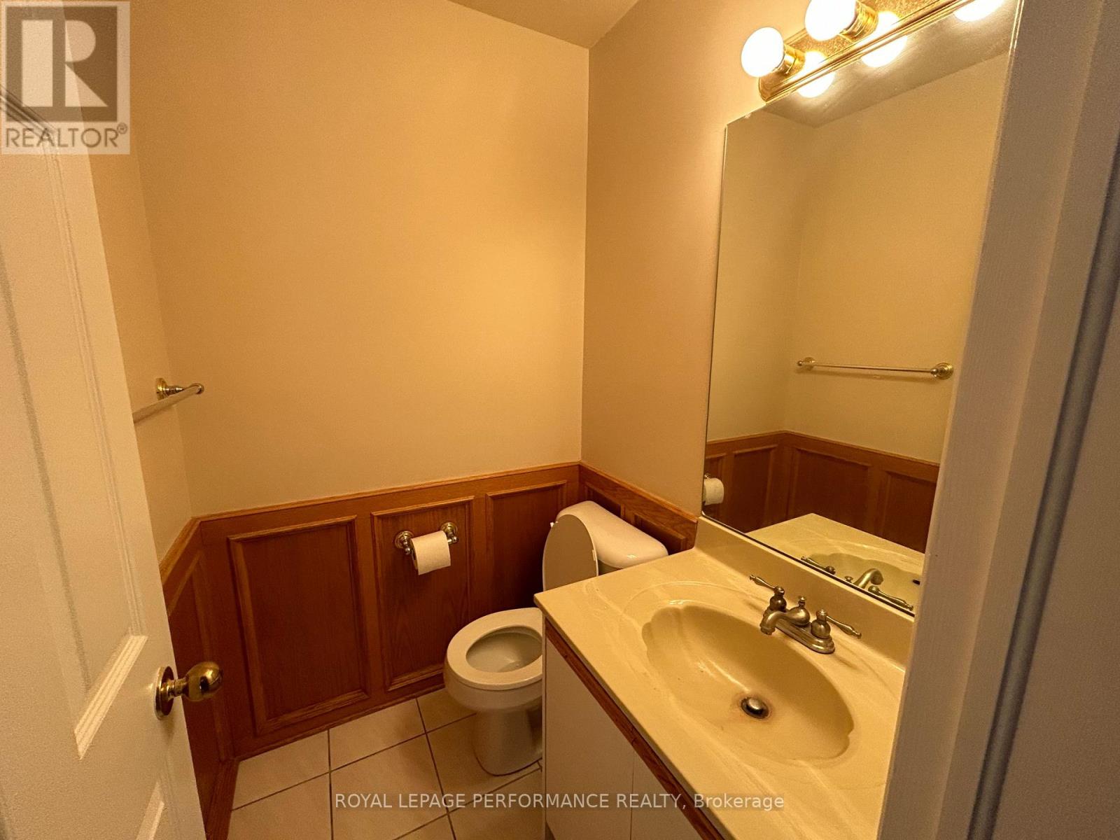 Photo 11 of 461 Princess Louise Drive, Ottawa ON