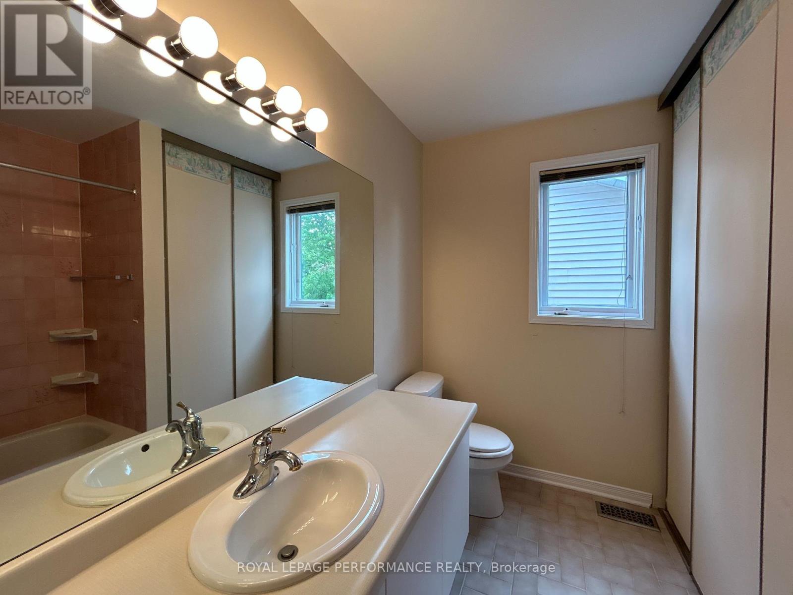 Photo 15 of 461 Princess Louise Drive, Ottawa ON