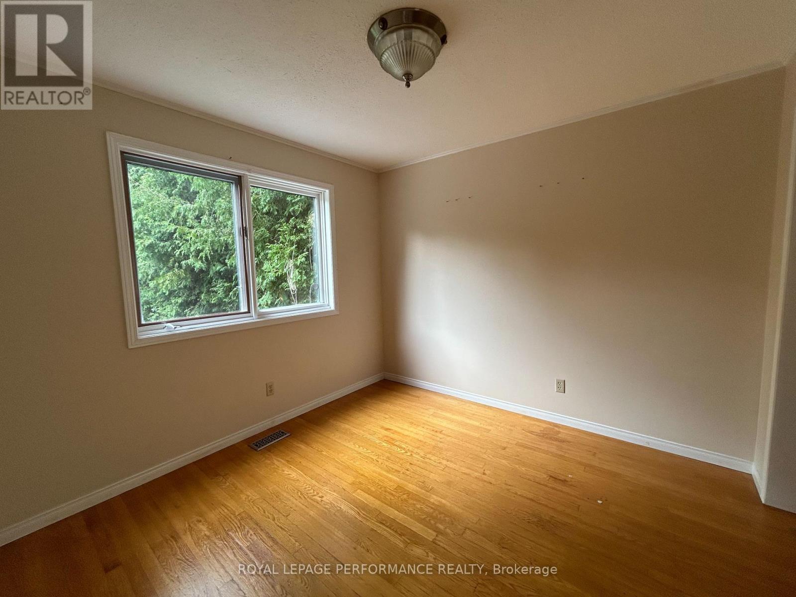 Photo 20 of 461 Princess Louise Drive, Ottawa ON