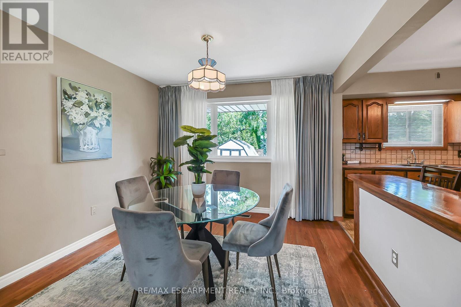 Photo 10 of 31 Belair Drive, Hamilton ON