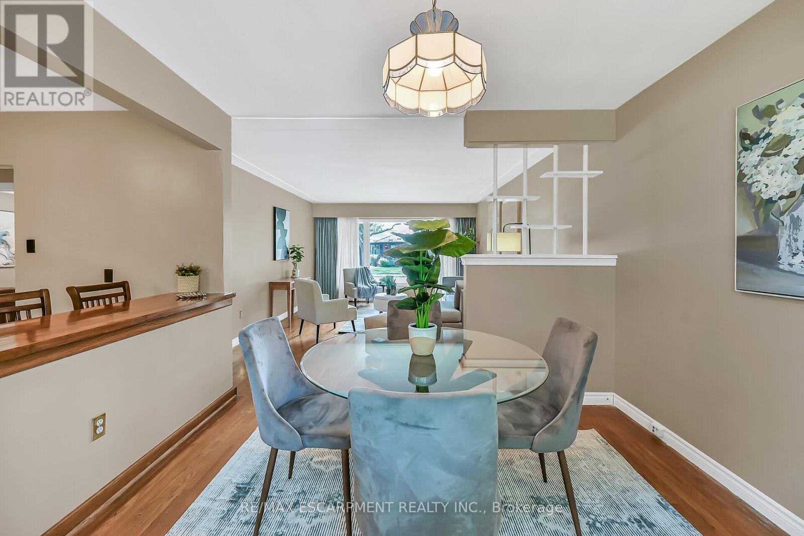 Photo 11 of 31 Belair Drive, Hamilton ON